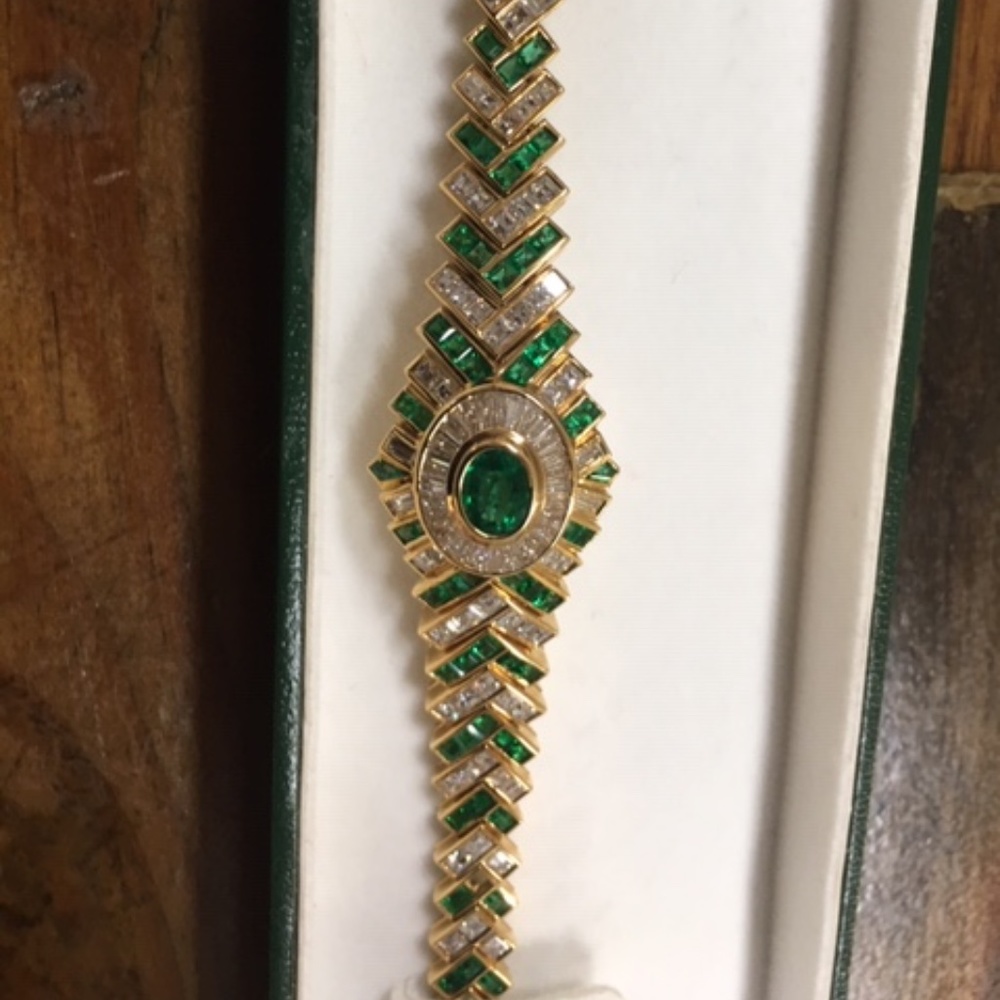 STUNNING EMERALD AND DIAMOND 18K BRACELET